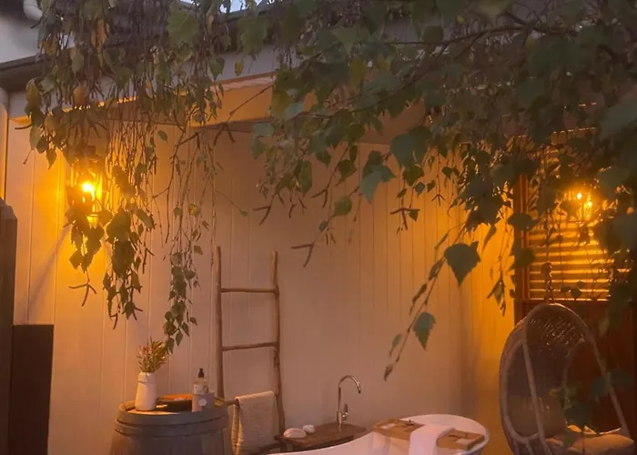 Grape Juice Retreat Rustic Romantic Gateway 5Mins To Beaches & Town