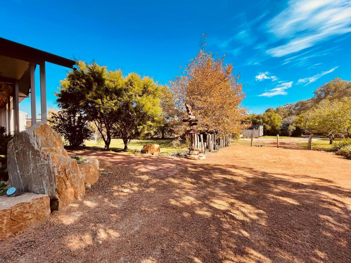 Grape Juice Retreat Rustic Romantic Gateway 5mins To Beaches & Town *