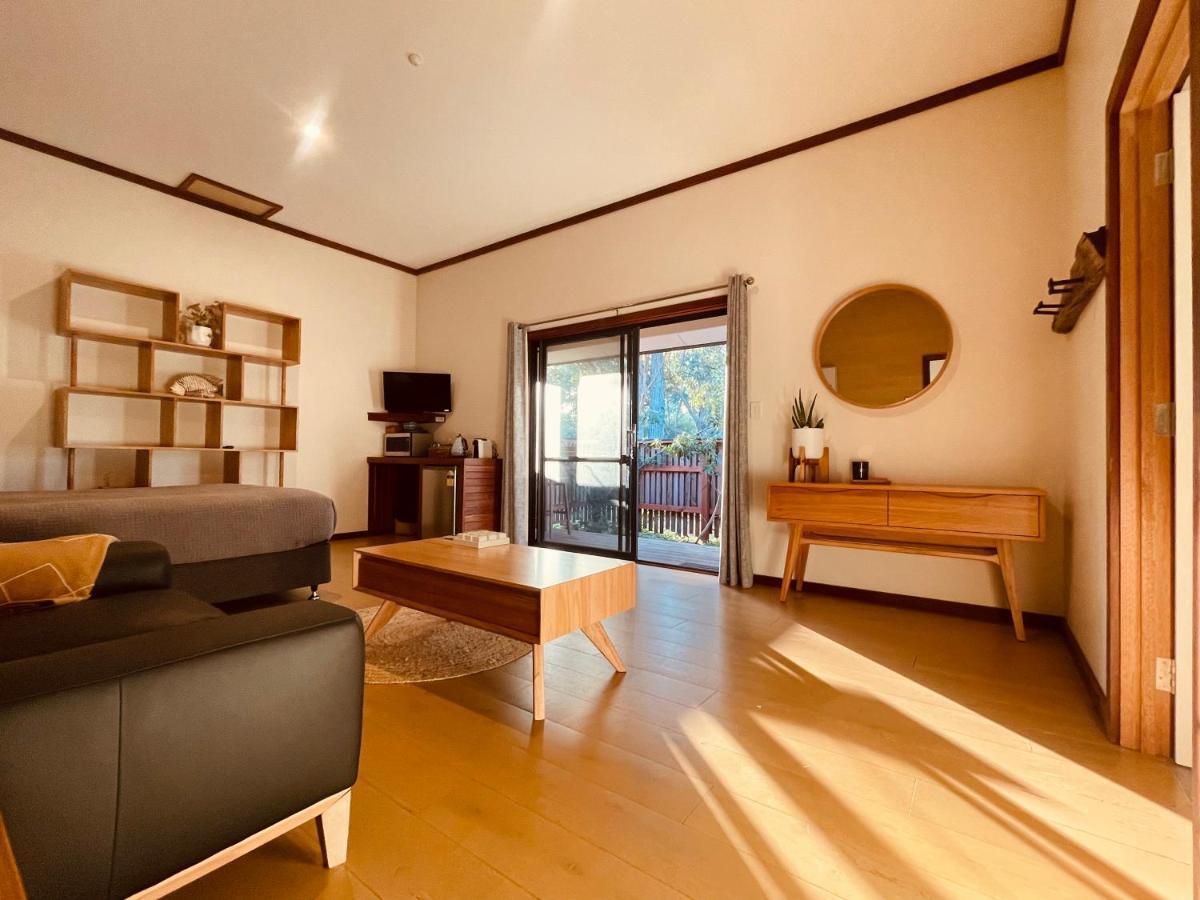 Grape Juice Retreat Rustic Romantic Gateway 5mins To Beaches & Town Aparthotel