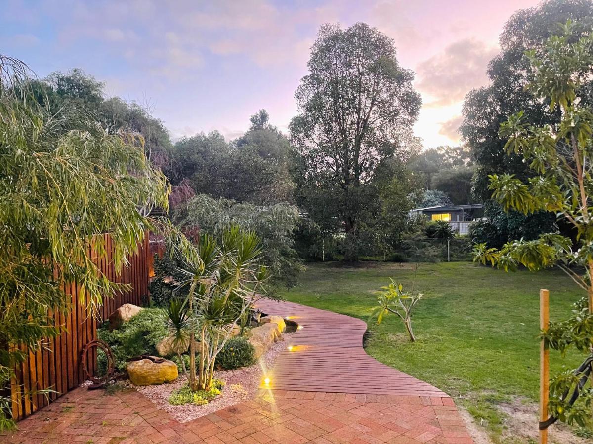 Grape Juice Retreat Rustic Romantic Gateway 5mins To Beaches & Town *