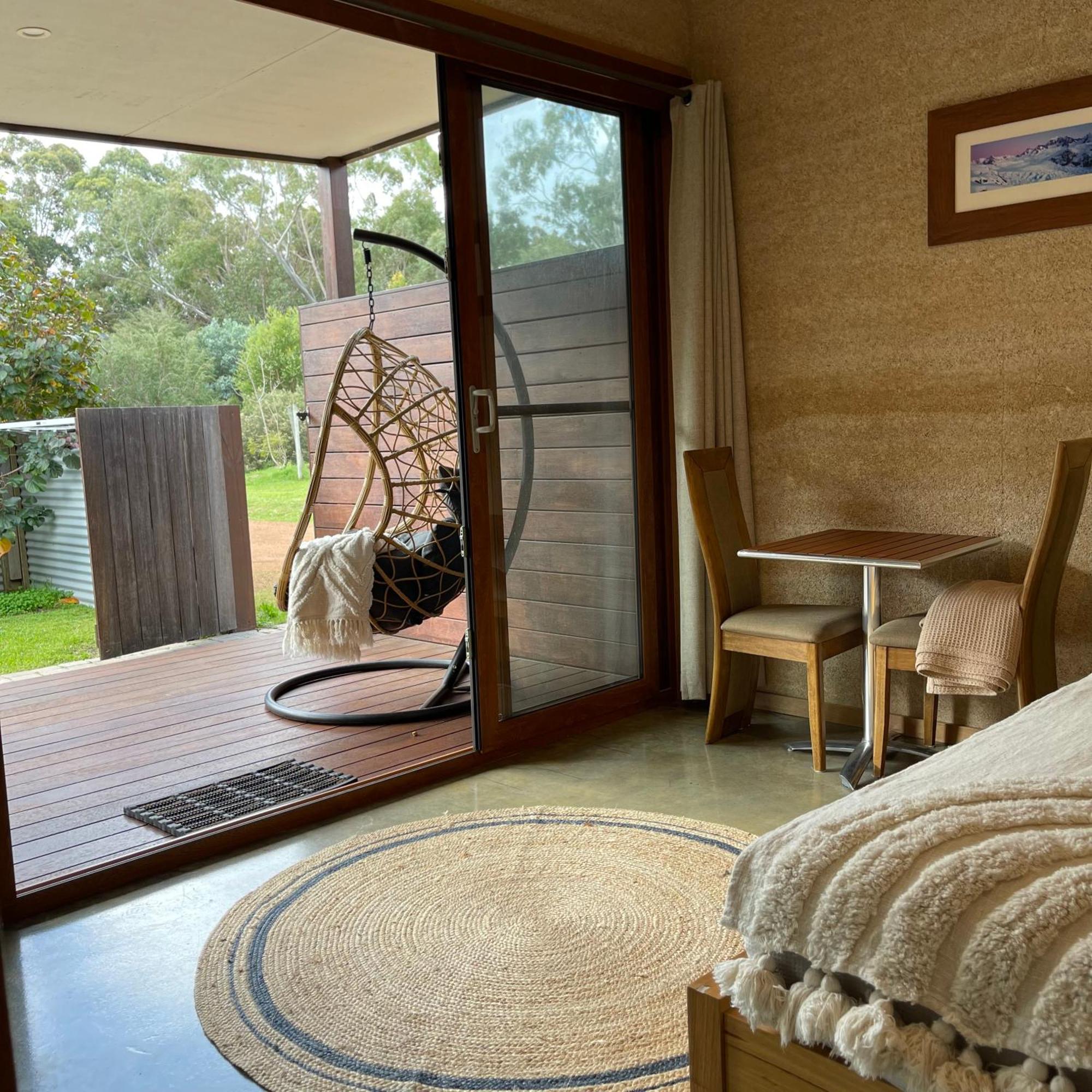 Grape Juice Retreat Rustic Romantic Gateway 5mins To Beaches & Town *