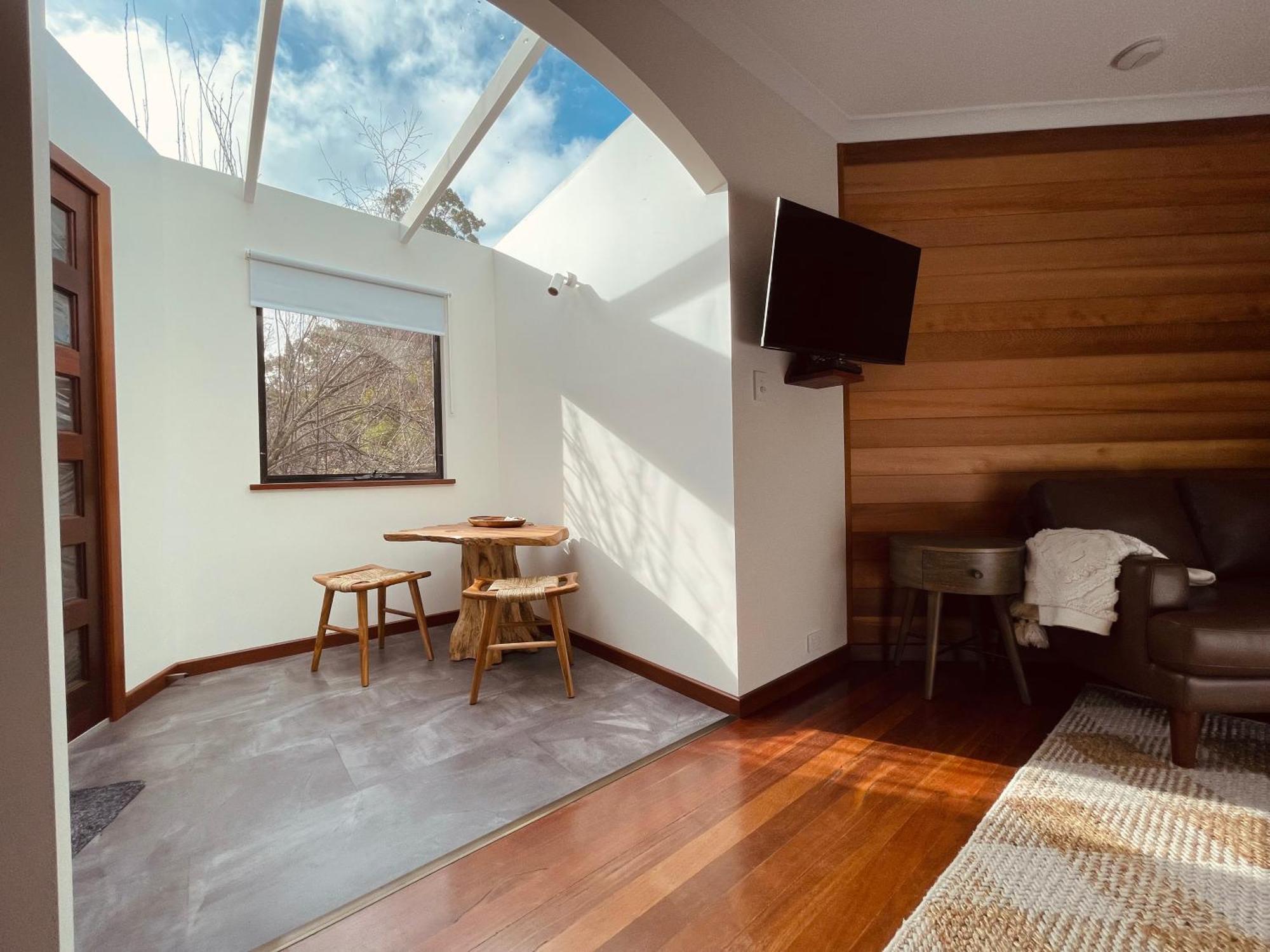 Grape Juice Retreat Rustic Romantic Gateway 5mins To Beaches & Town *
